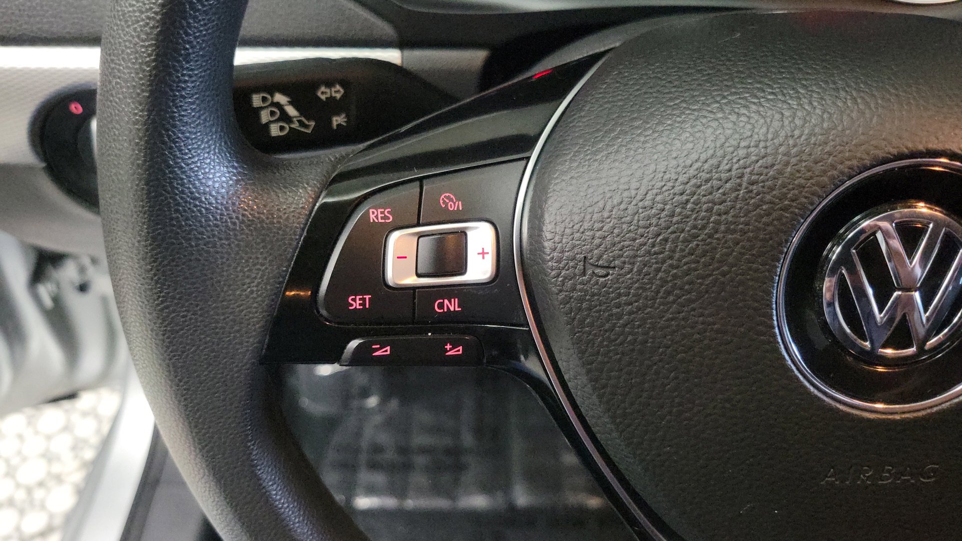 Used 2015 Reflex Silver Metallic Volkswagen 1.8T SE image 25