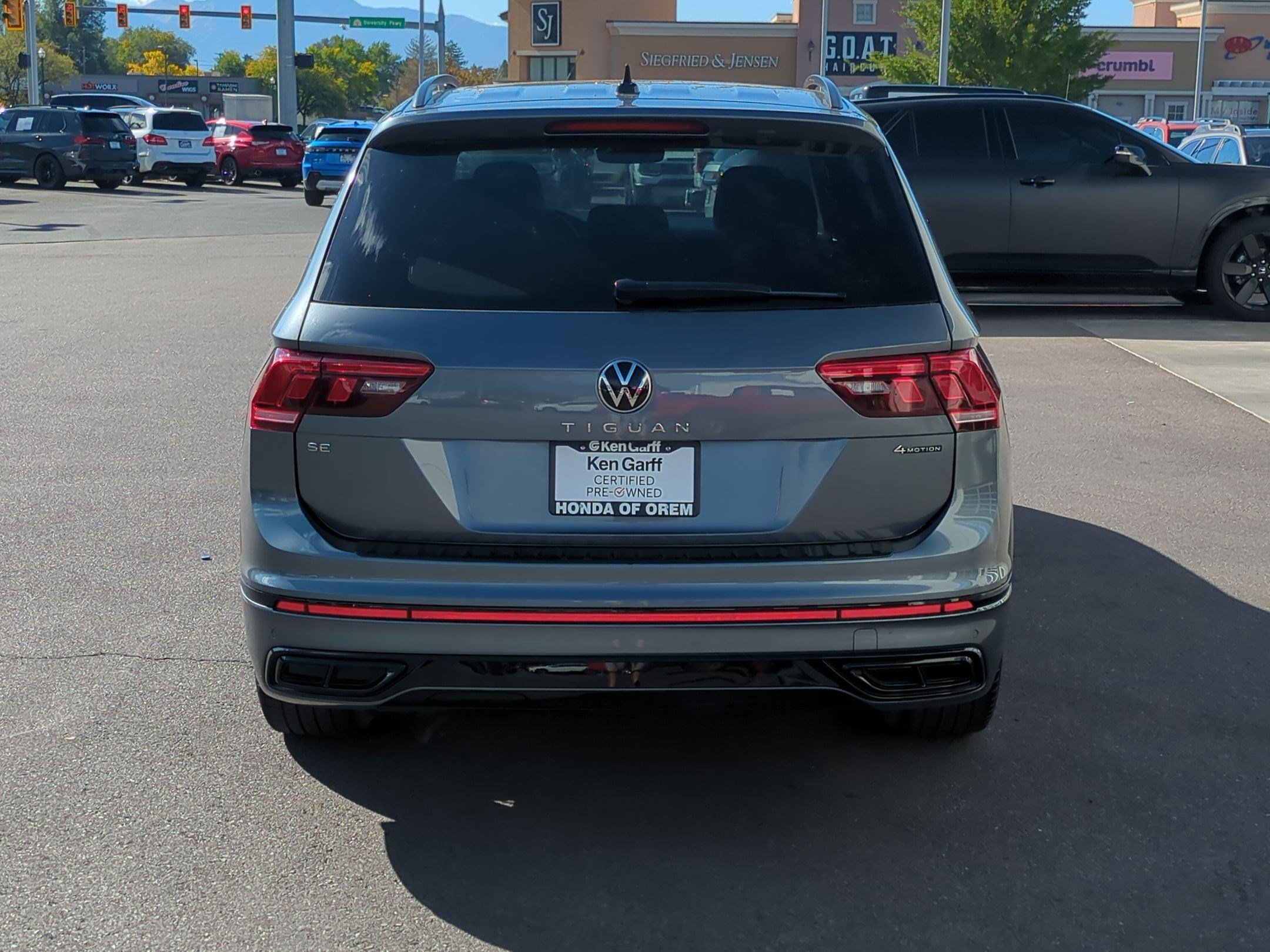 2024 Volkswagen Tiguan SE R-Line Black photo 3