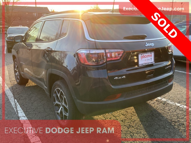 2025 Jeep Compass Limited photo 2