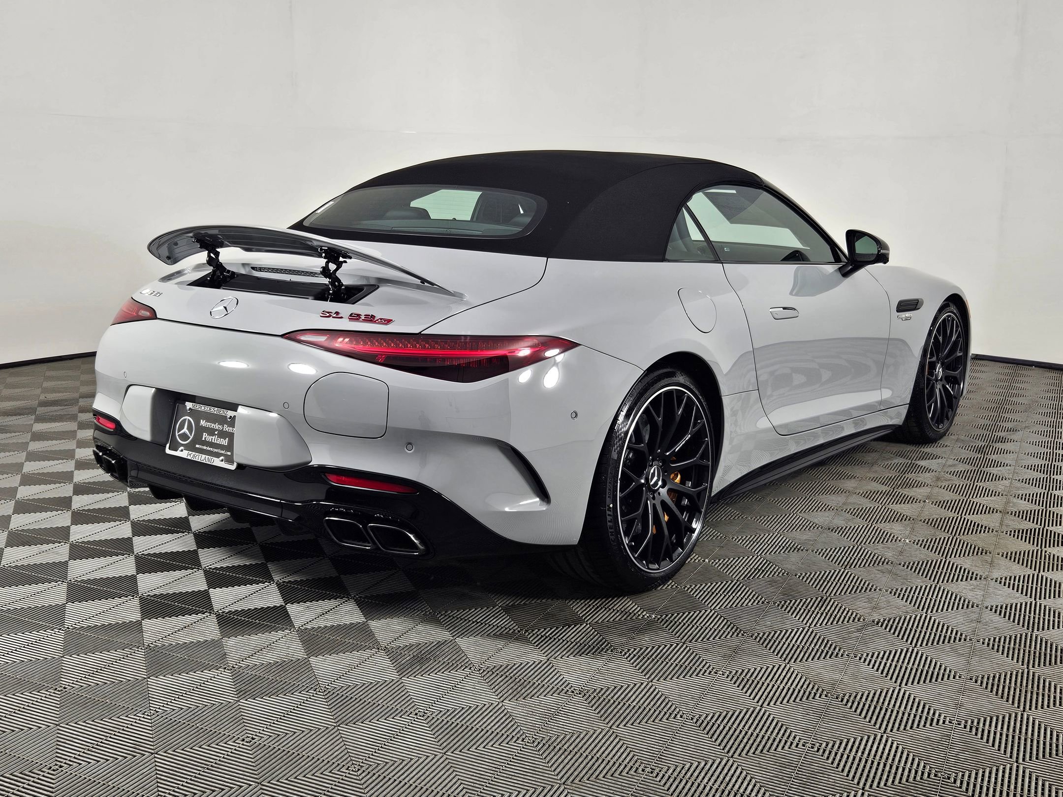 2025 Mercedes Benz SL AMG 63 photo 5