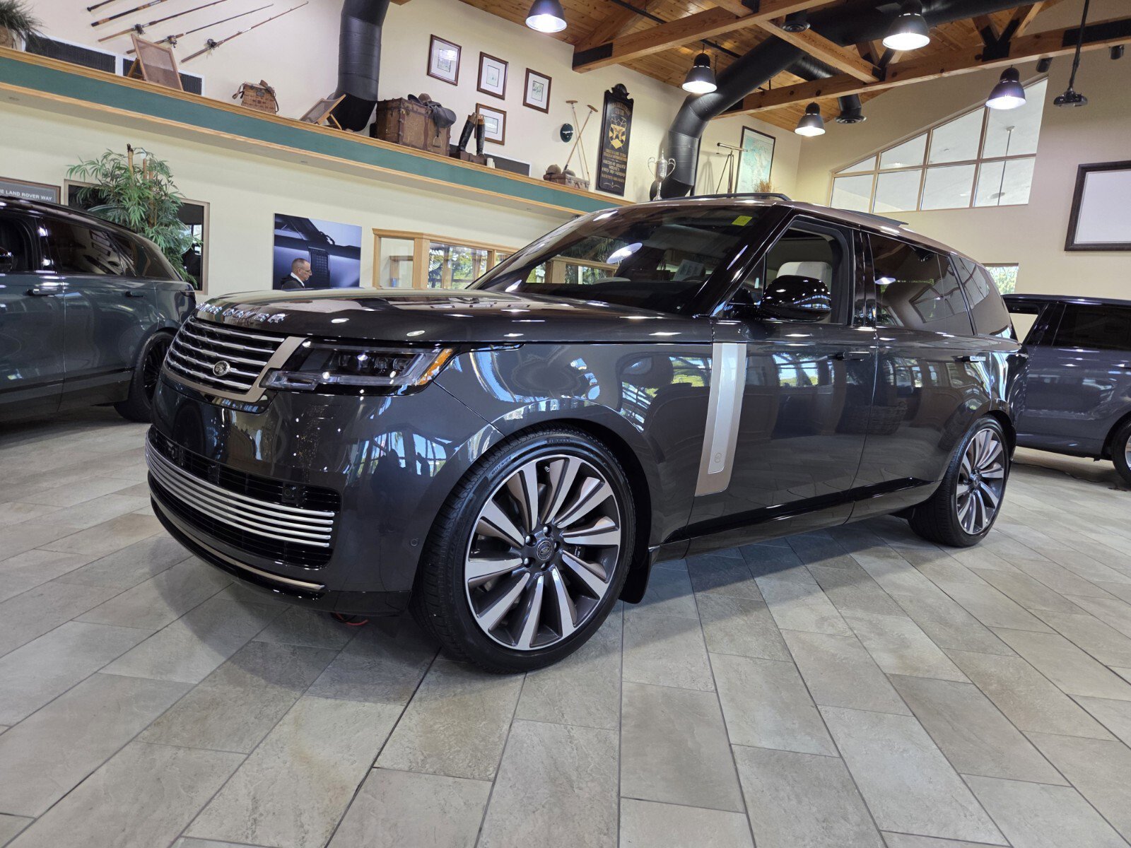 2025 Land Rover Range Rover SV