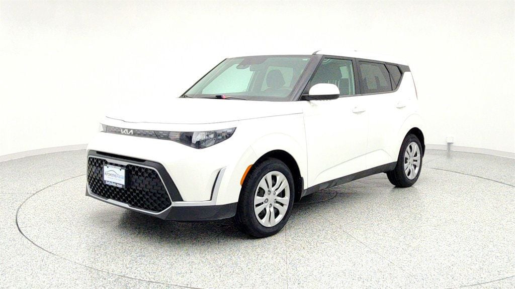 2023 Kia Soul LX's photo