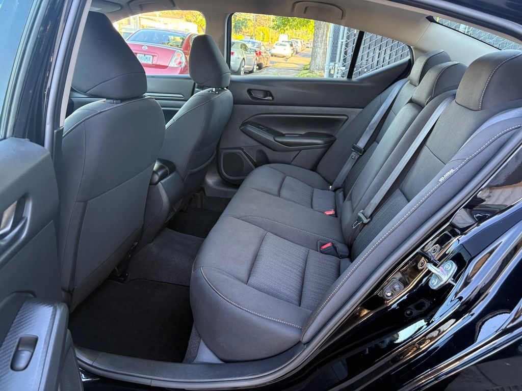 2024 Nissan Altima 2.5 SV photo 28