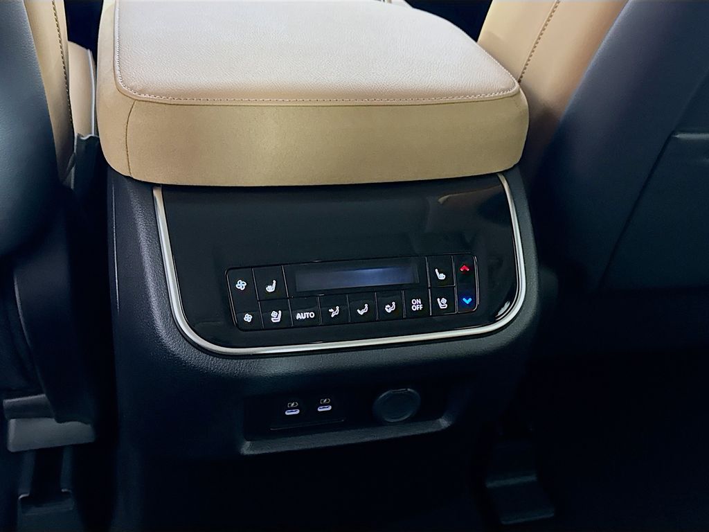 2025 Infiniti QX80 Luxe photo 24