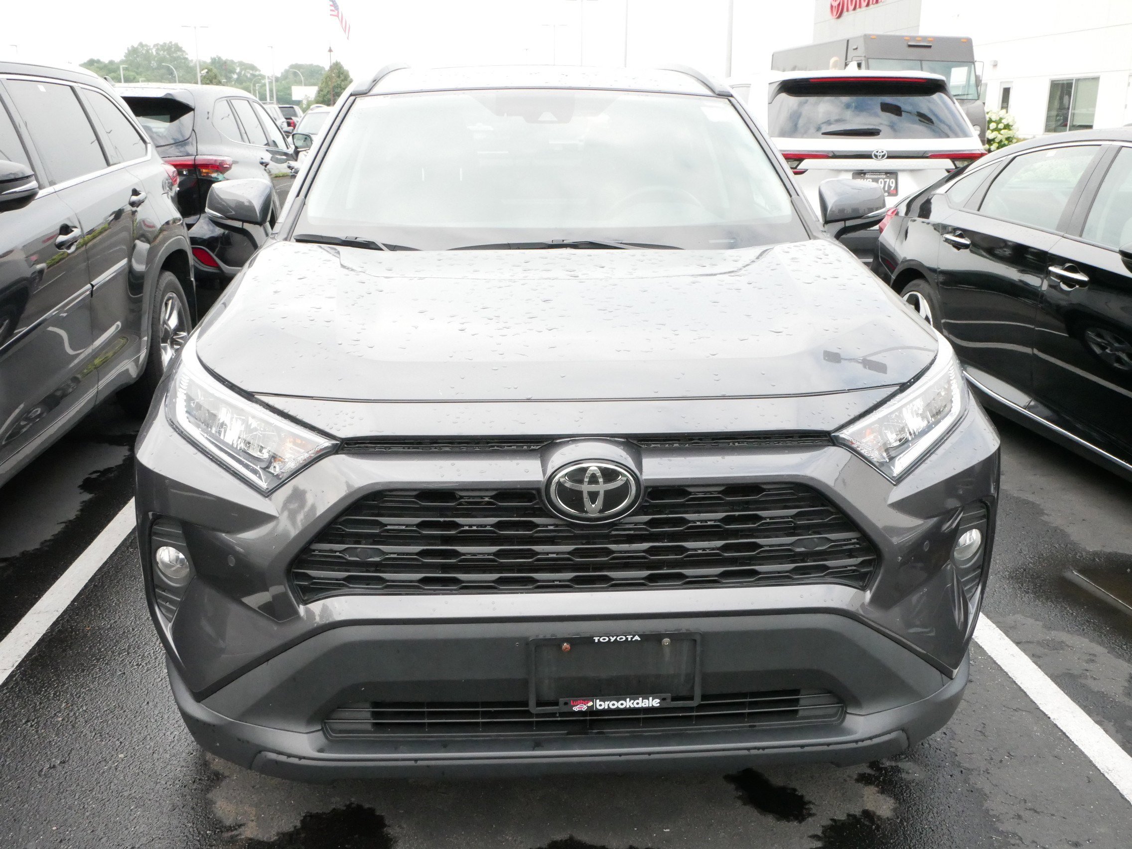 Used 2019 Toyota RAV4 XLE with VIN 2T3P1RFV1KW067840 for sale in Brooklyn Center, Minnesota