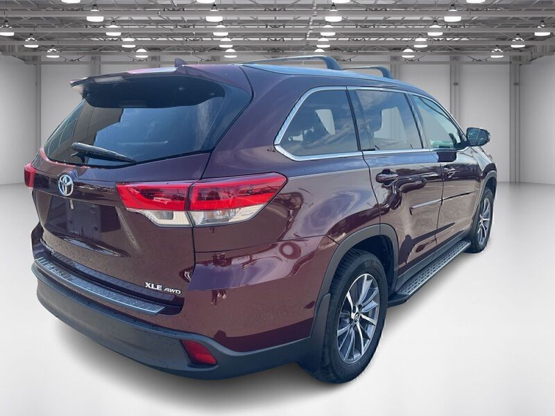 2019 Toyota Highlander XLE photo 6