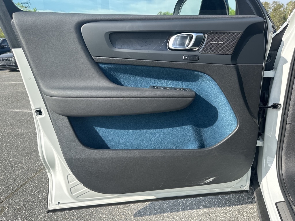 2023 Volvo C40 Recharge Ultimate photo 25