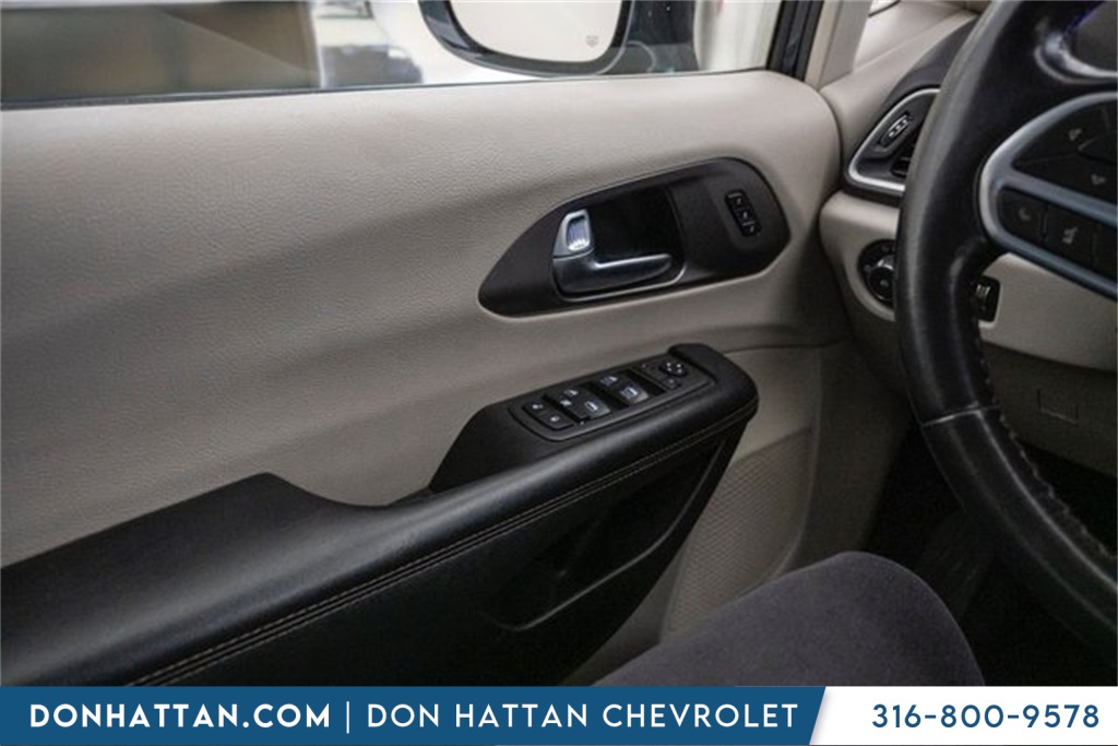 2020 Chrysler Pacifica Touring L photo 14