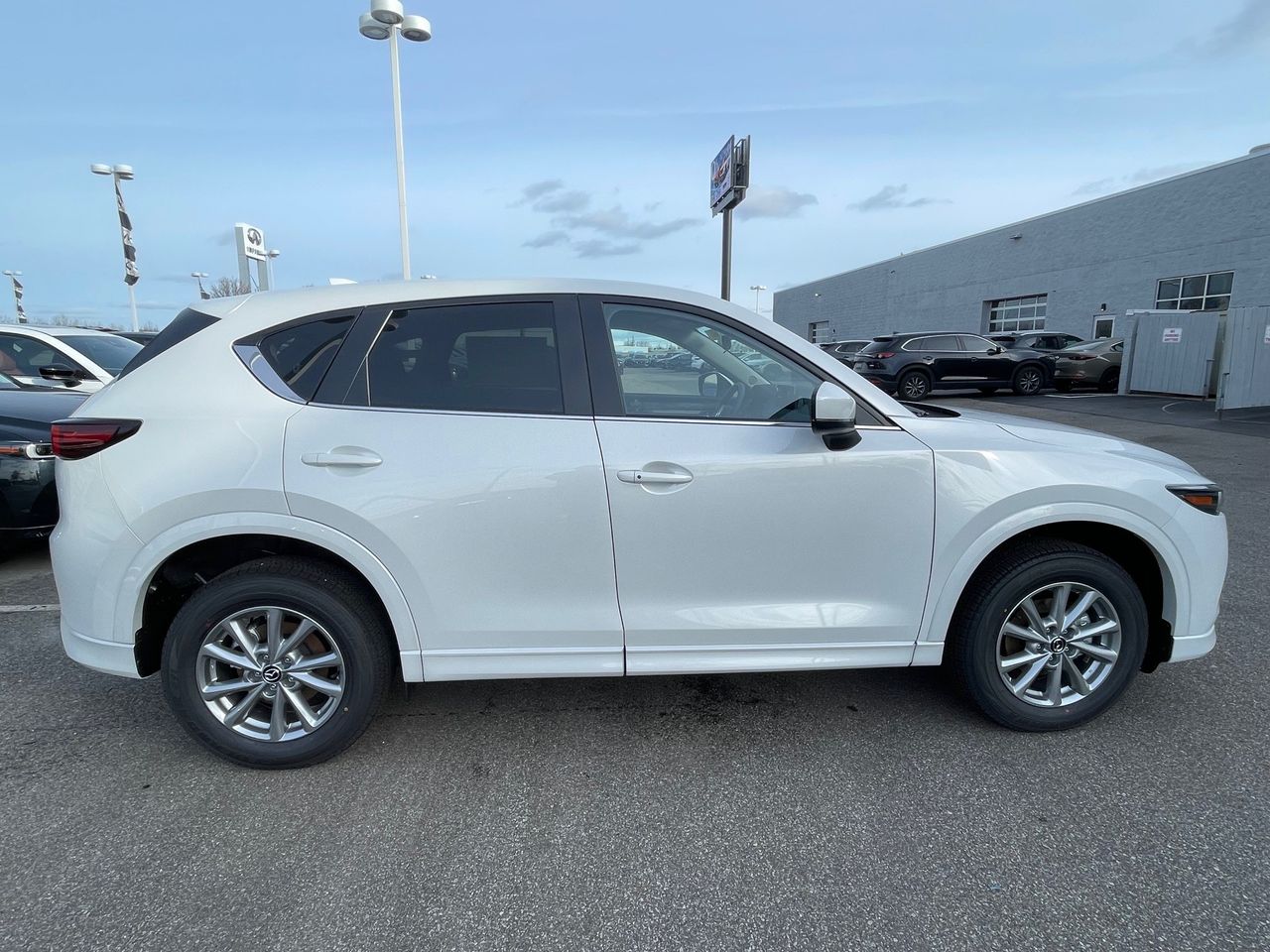 2025 Mazda CX-5 2.5 Select photo 6