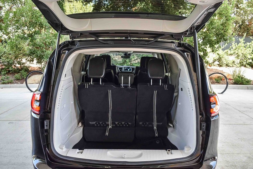 2023 Chrysler Pacifica Hybrid Touring L photo 23