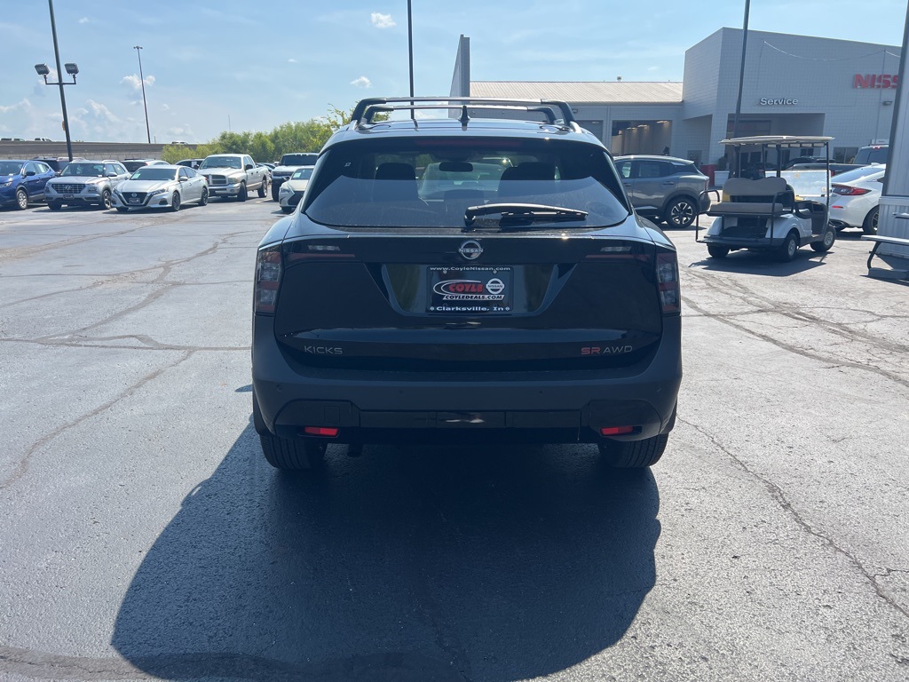 2026 Nissan Kicks SR photo 3