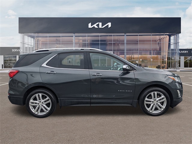 2018 Chevrolet Equinox Premier photo 2