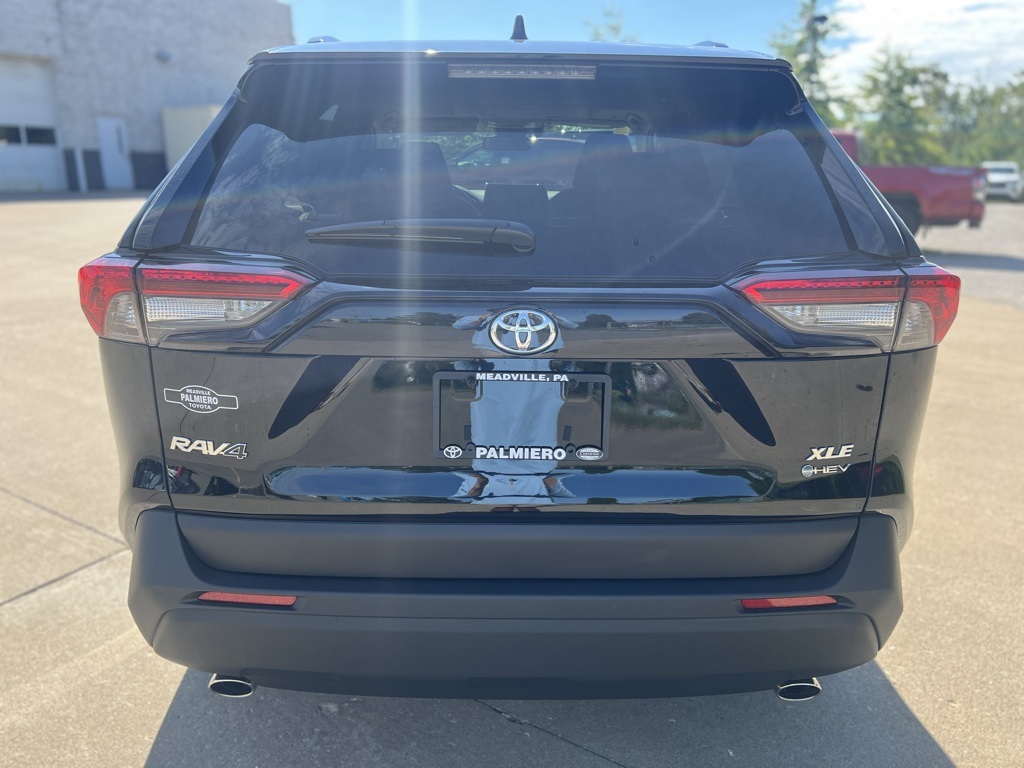 2025 Toyota RAV4 Hybrid XLE photo 3