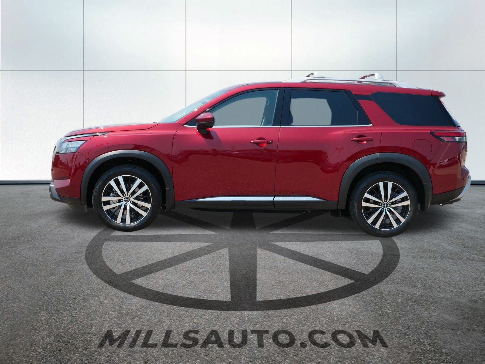 2025 Nissan Pathfinder Platinum photo 2
