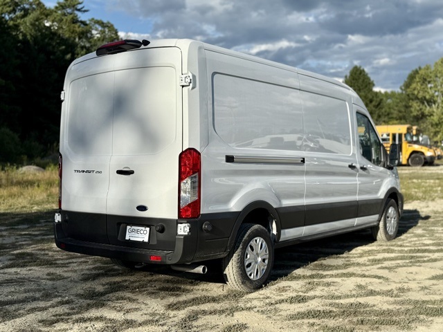 2025 Ford Transit photo 5