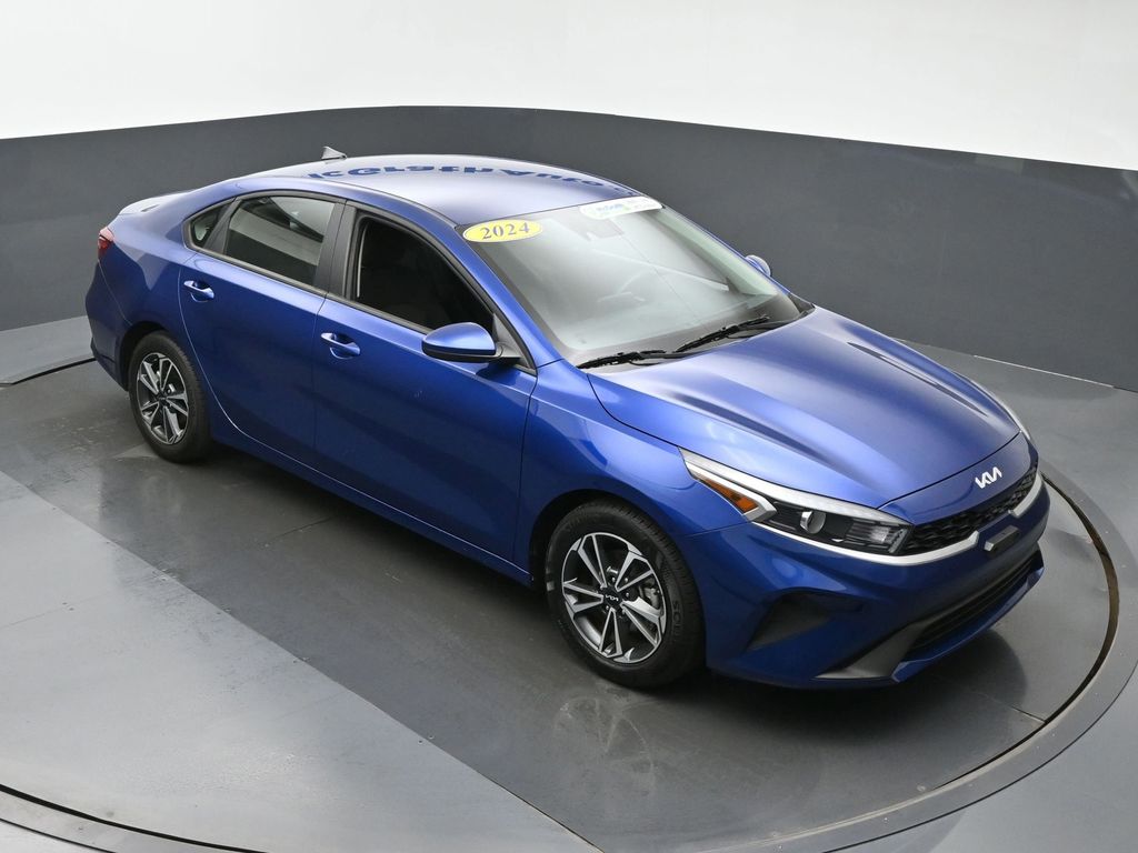 2024 Kia Forte LXS photo 2