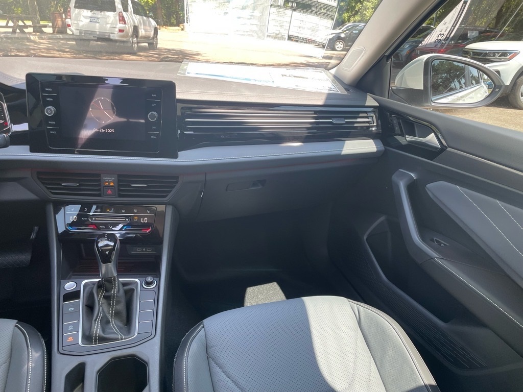 2025 Volkswagen Jetta SEL photo 6