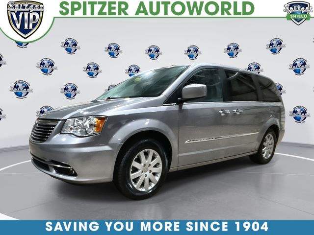 2015 Chrysler Town & Country Touring's photo