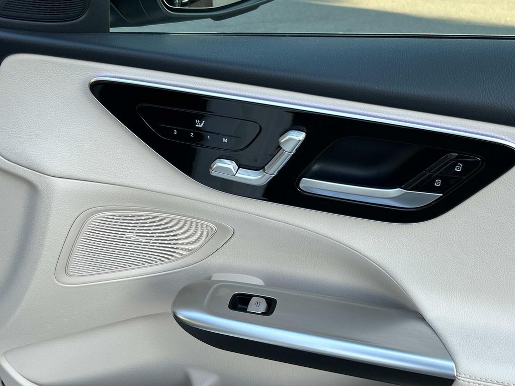 2025 Mercedes Benz C 300 4MATIC photo 18