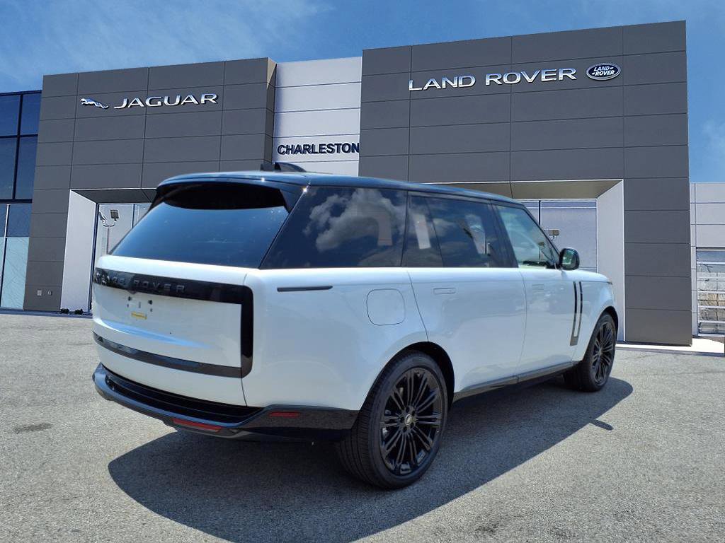 2025 Land Rover Range Rover SE photo 2