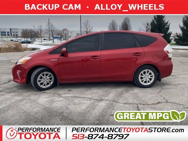 2014 Toyota Prius v Three's photo