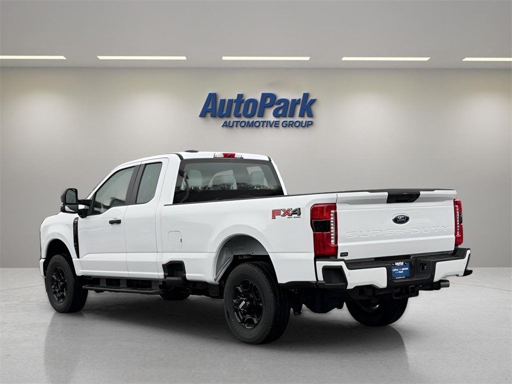 2025 Ford F-350 XL photo 3