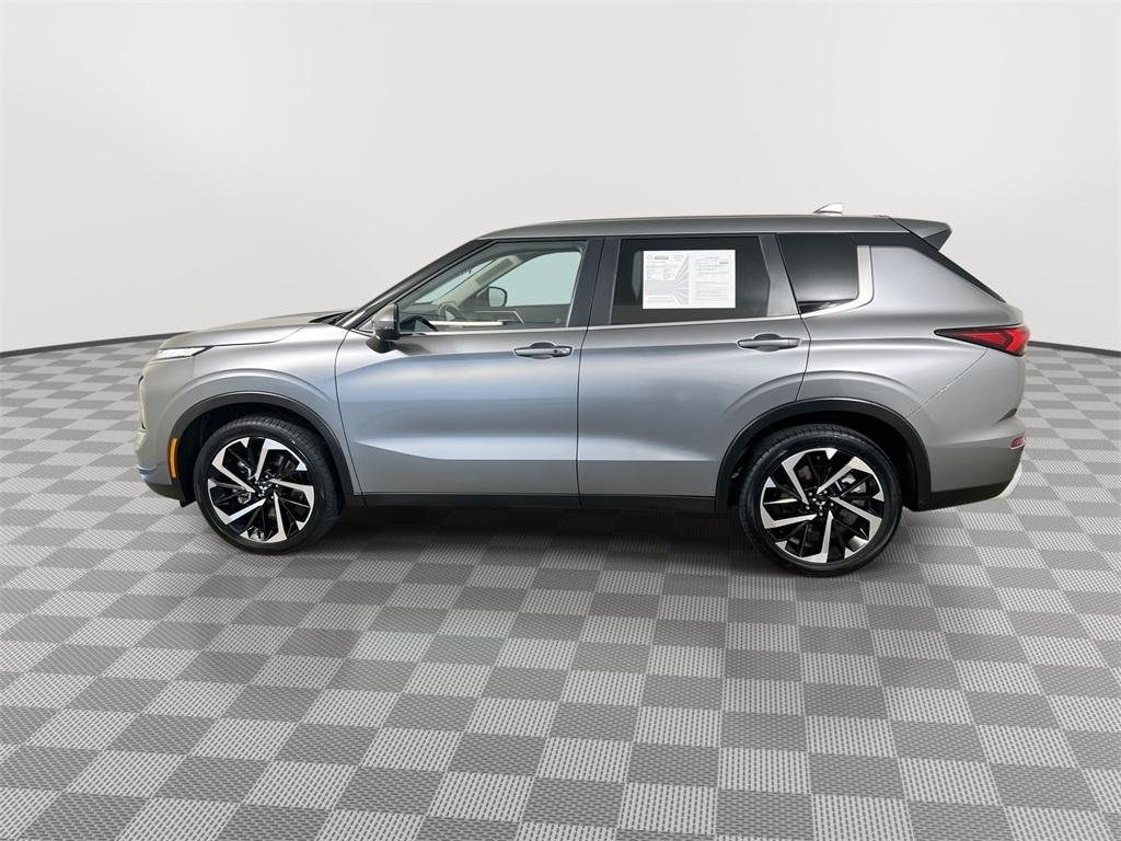 2024 Mitsubishi Outlander SE photo 4