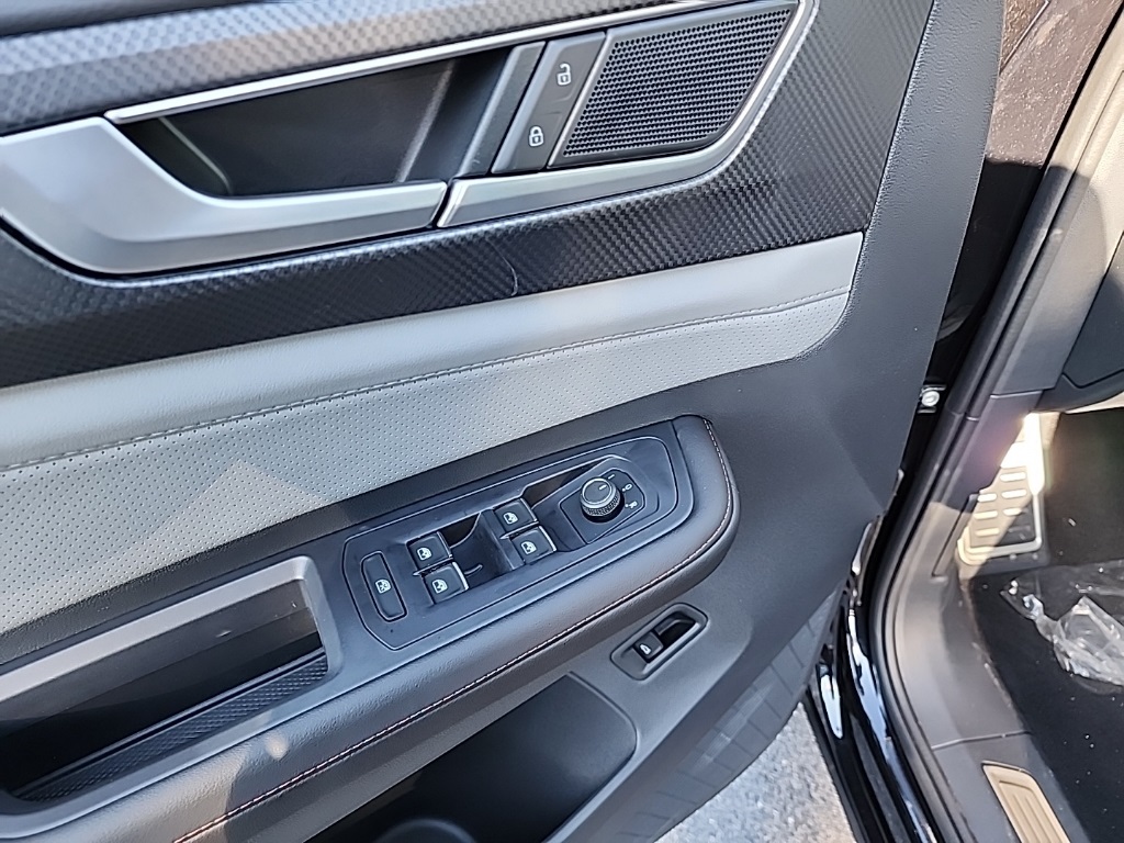 2025 Volkswagen Atlas Peak Edition SE photo 10