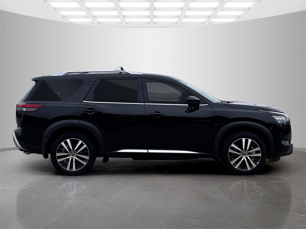 2025 Nissan Pathfinder Platinum photo 4
