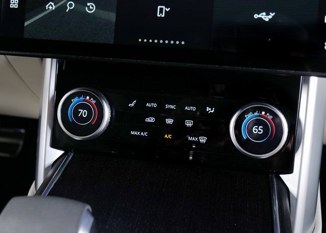 2023 Land Rover Range Rover SE photo 14