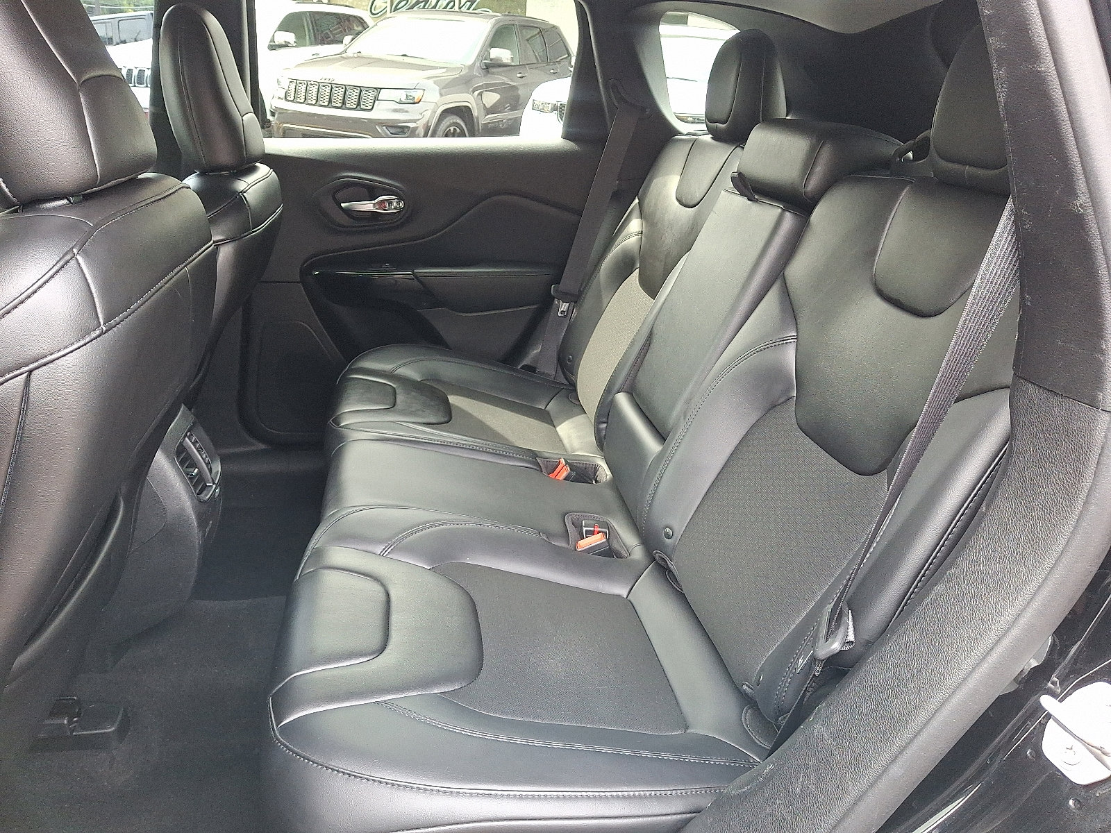 2019 Jeep Cherokee Altitude photo 6