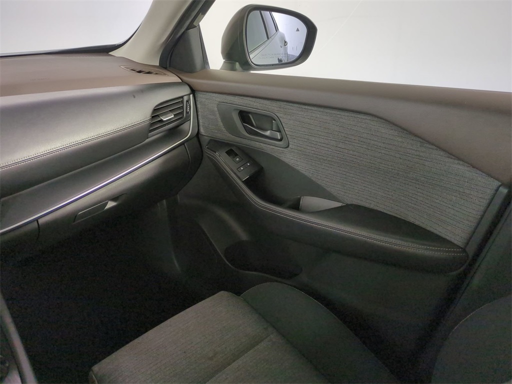 2021 Nissan Rogue S photo 14