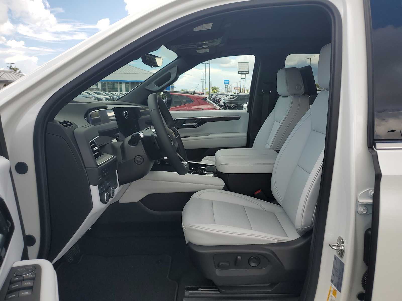 2025 Chevrolet Suburban Premier photo 14