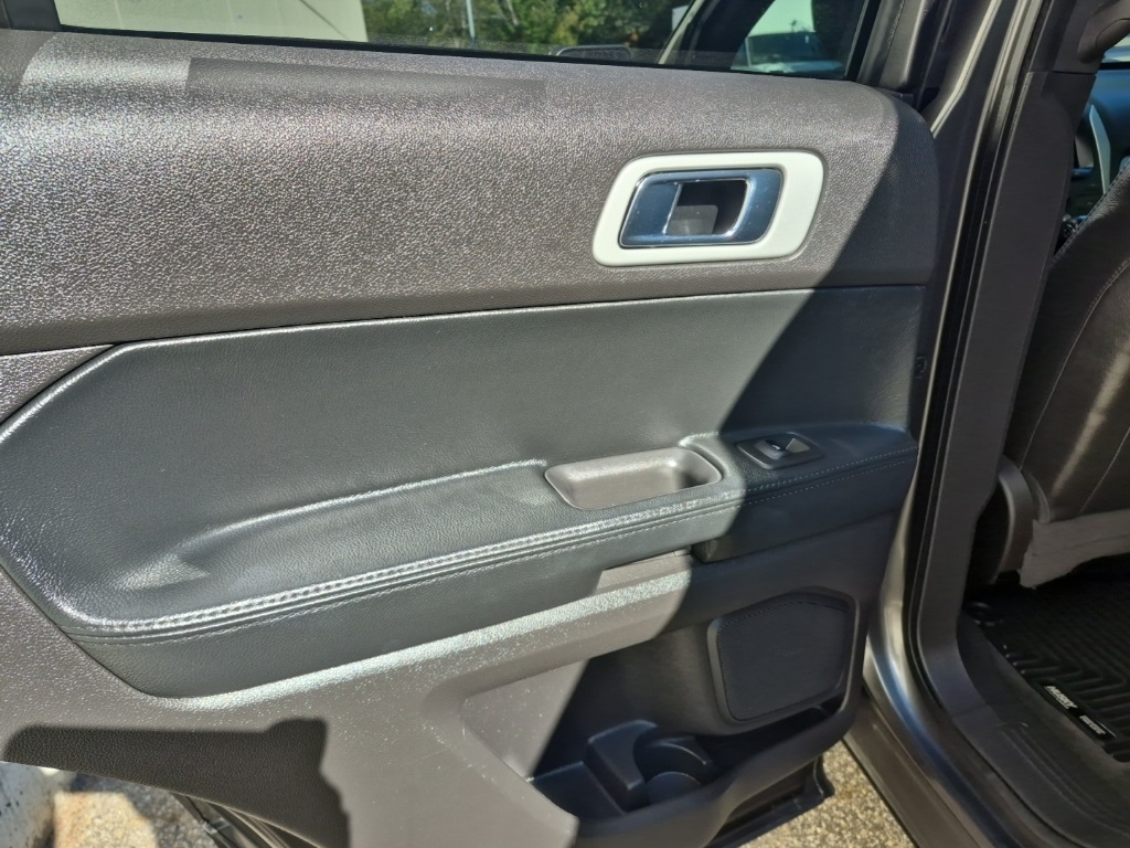 2015 Ford Explorer XLT photo 12