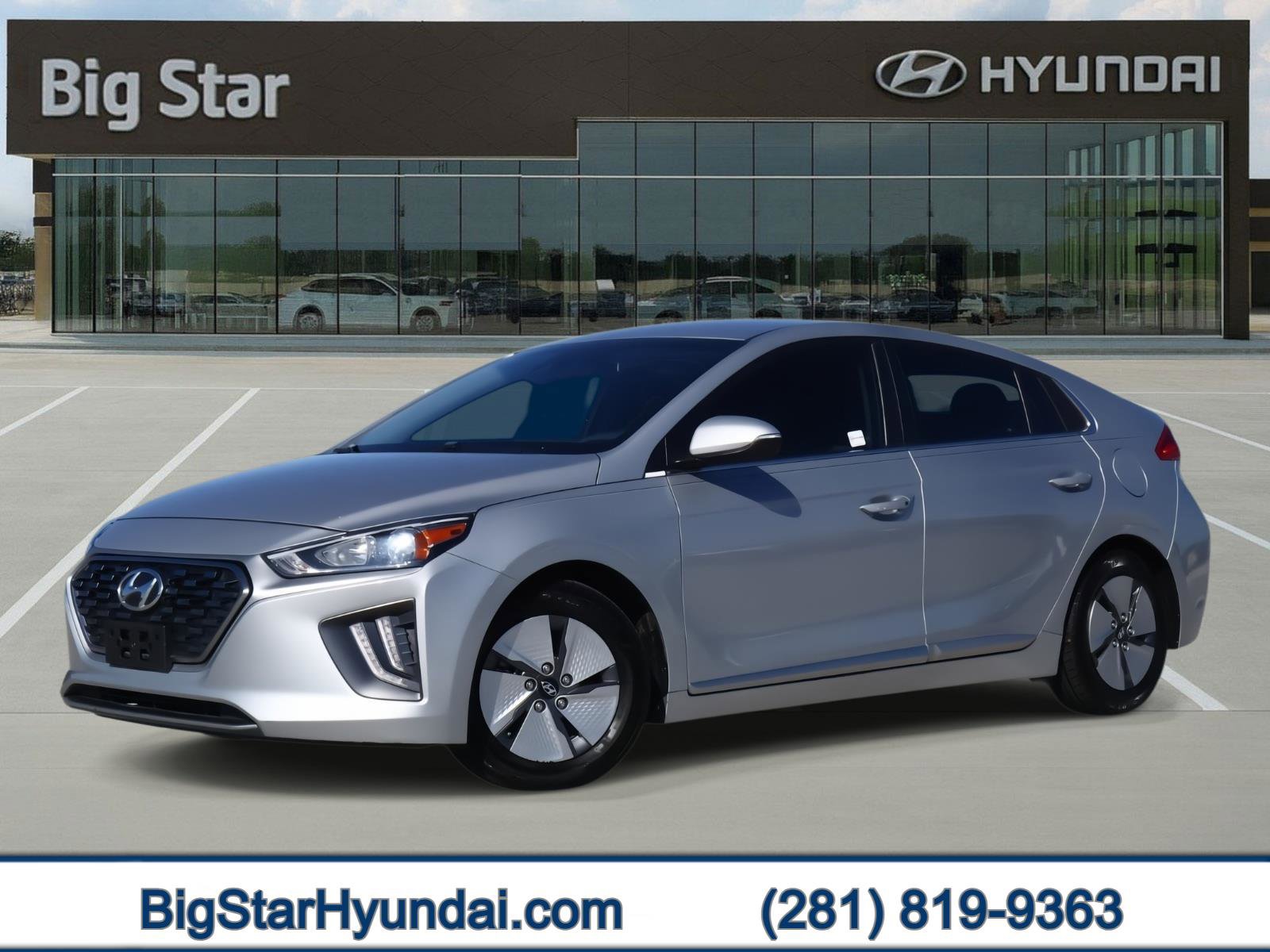 2022 Hyundai Ioniq SE's photo