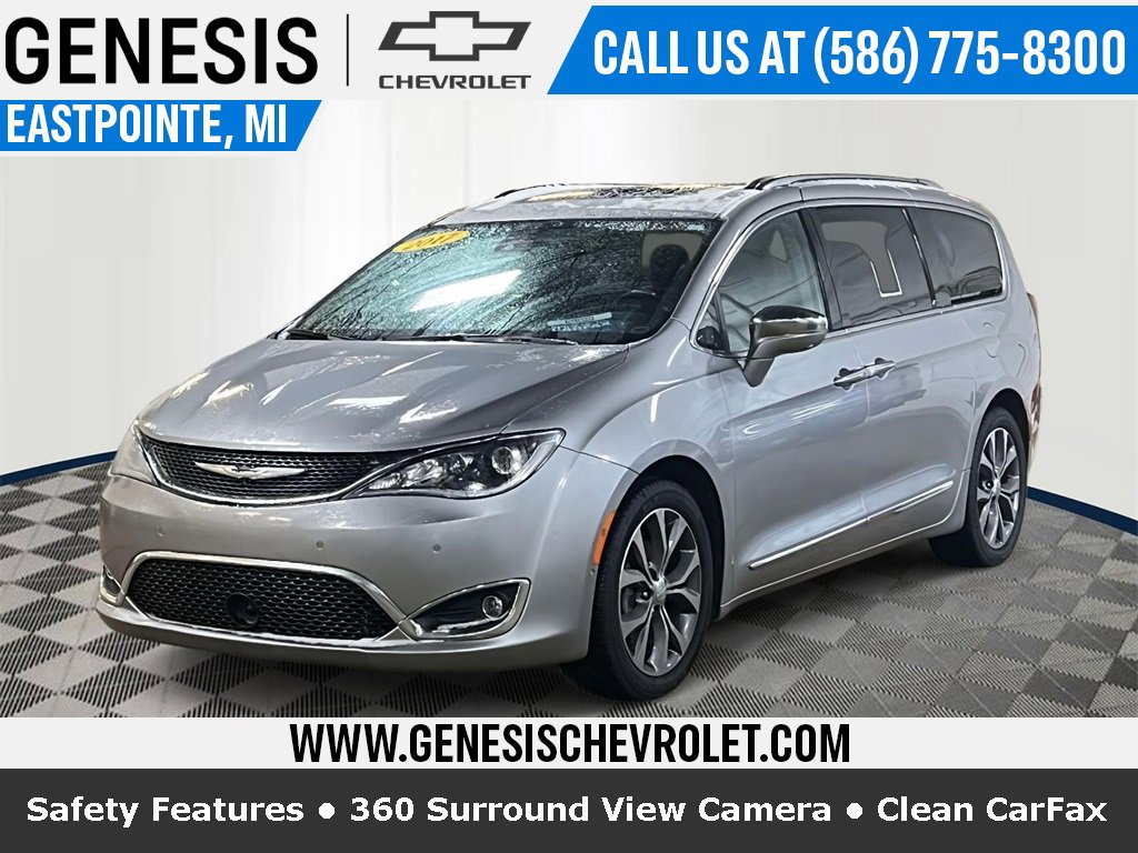 2017 Chrysler Pacifica Limited's photo