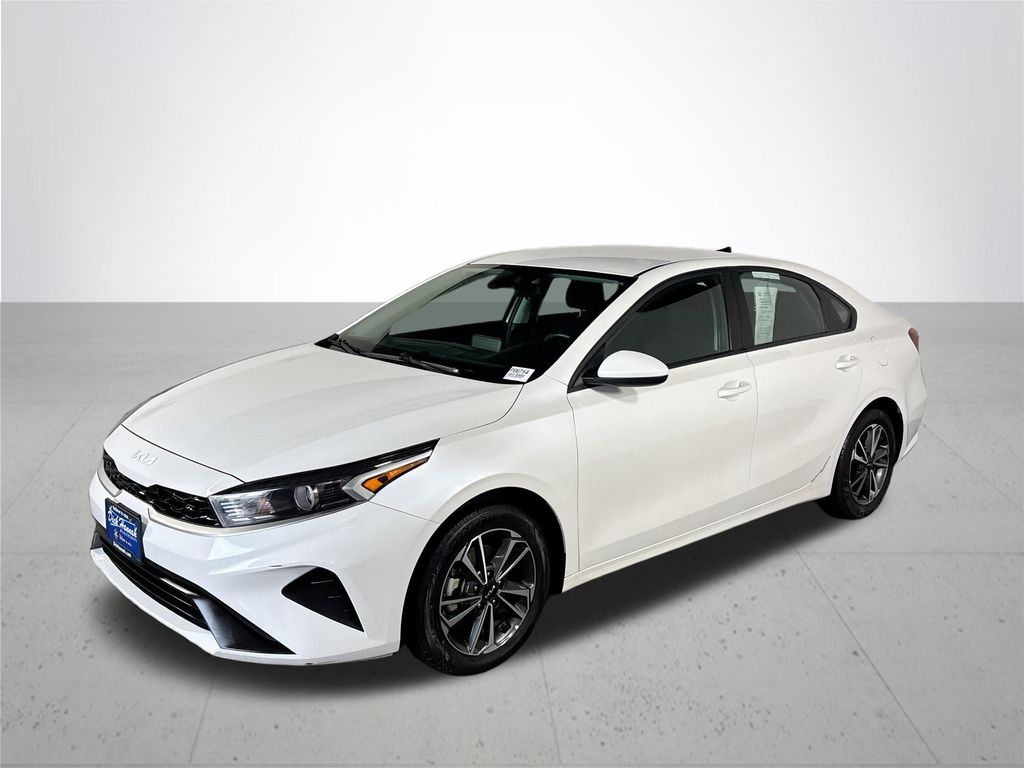2023 Kia Forte LXS photo 2