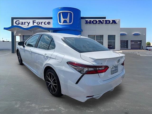 2023 Toyota Camry SE photo 3