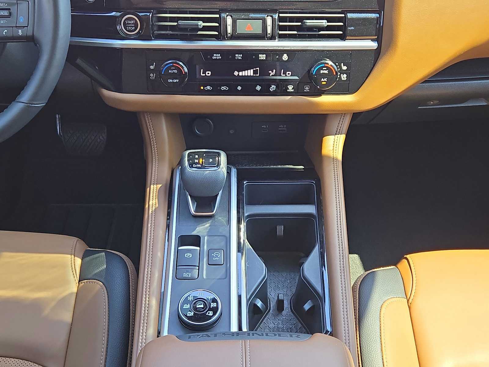 2024 Nissan Pathfinder Platinum photo 18