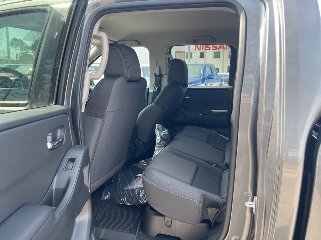 2025 Nissan Frontier SV photo 12
