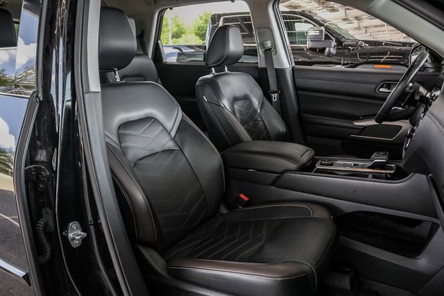 2023 Nissan Pathfinder Platinum photo 21