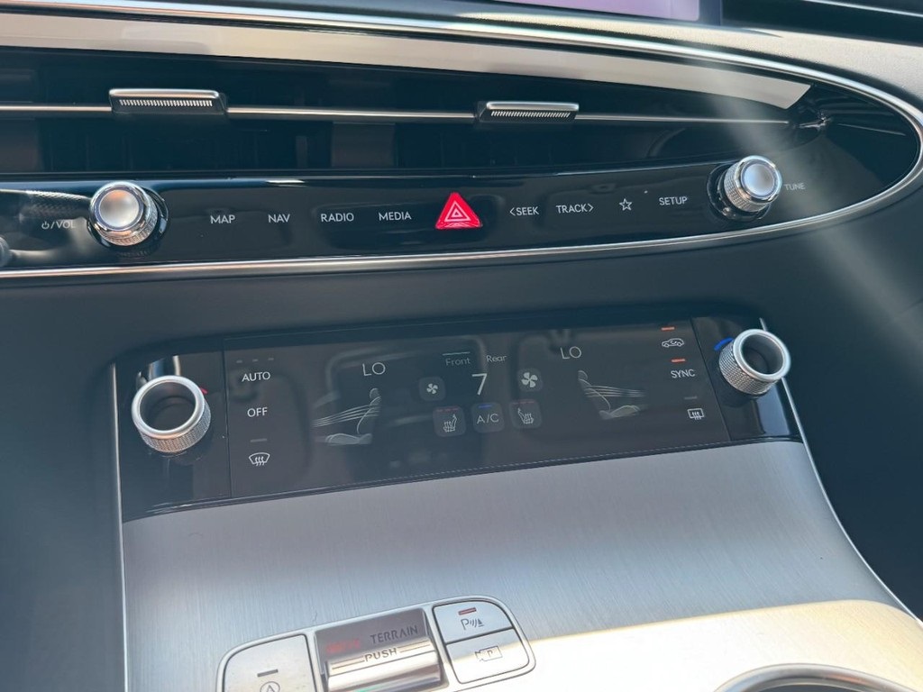 2026 Genesis GV70 2.5T Select photo 13