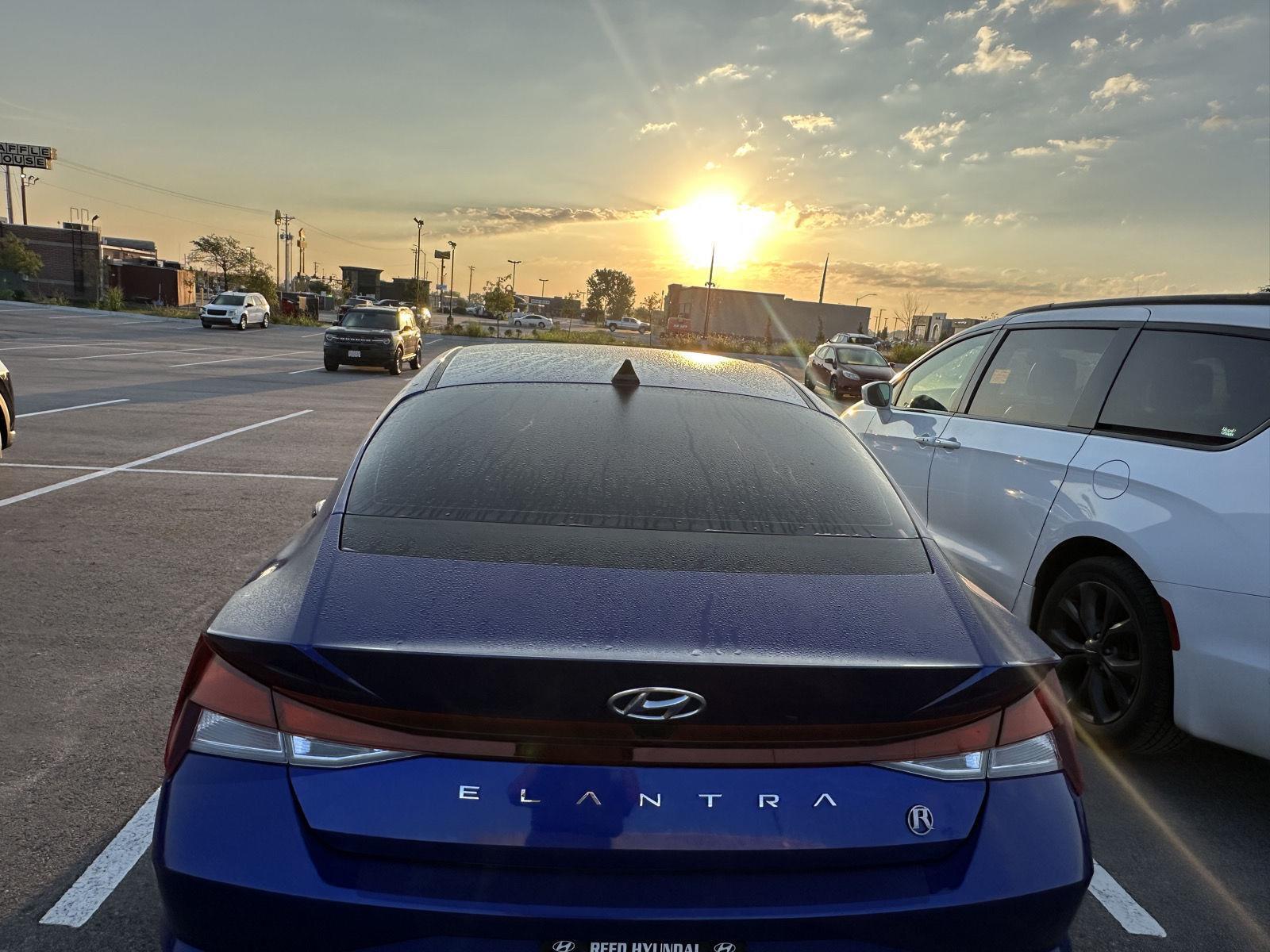 2023 Hyundai Elantra SEL photo 3