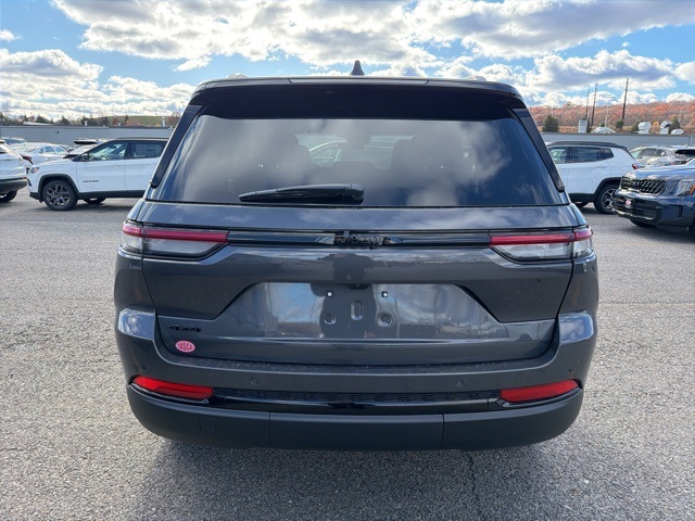 2025 Jeep Grand Cherokee Altitude photo 3