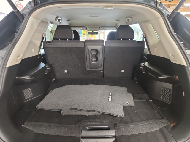 2016 Nissan Rogue SV photo 5
