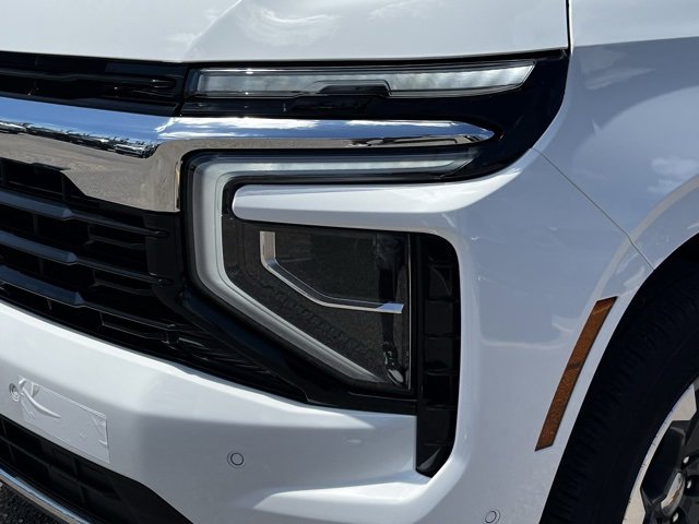 2025 Chevrolet Suburban LS photo 5