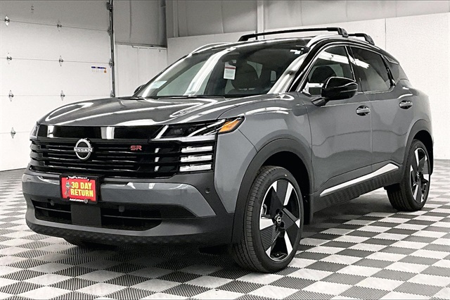 2025 Nissan Kicks SR photo 2