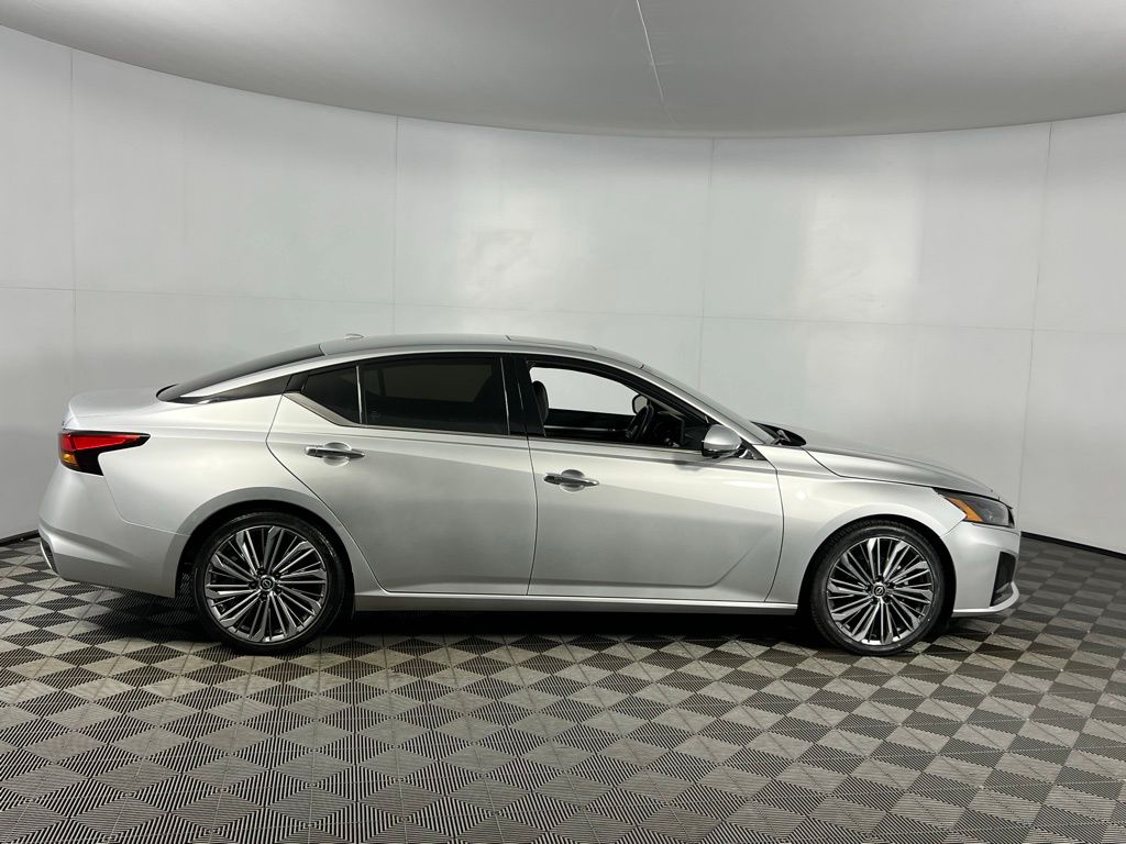 2023 Nissan Altima 2.5 SL photo 3
