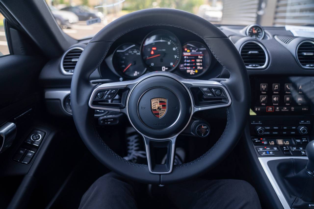 2025 Porsche Cayman photo 7