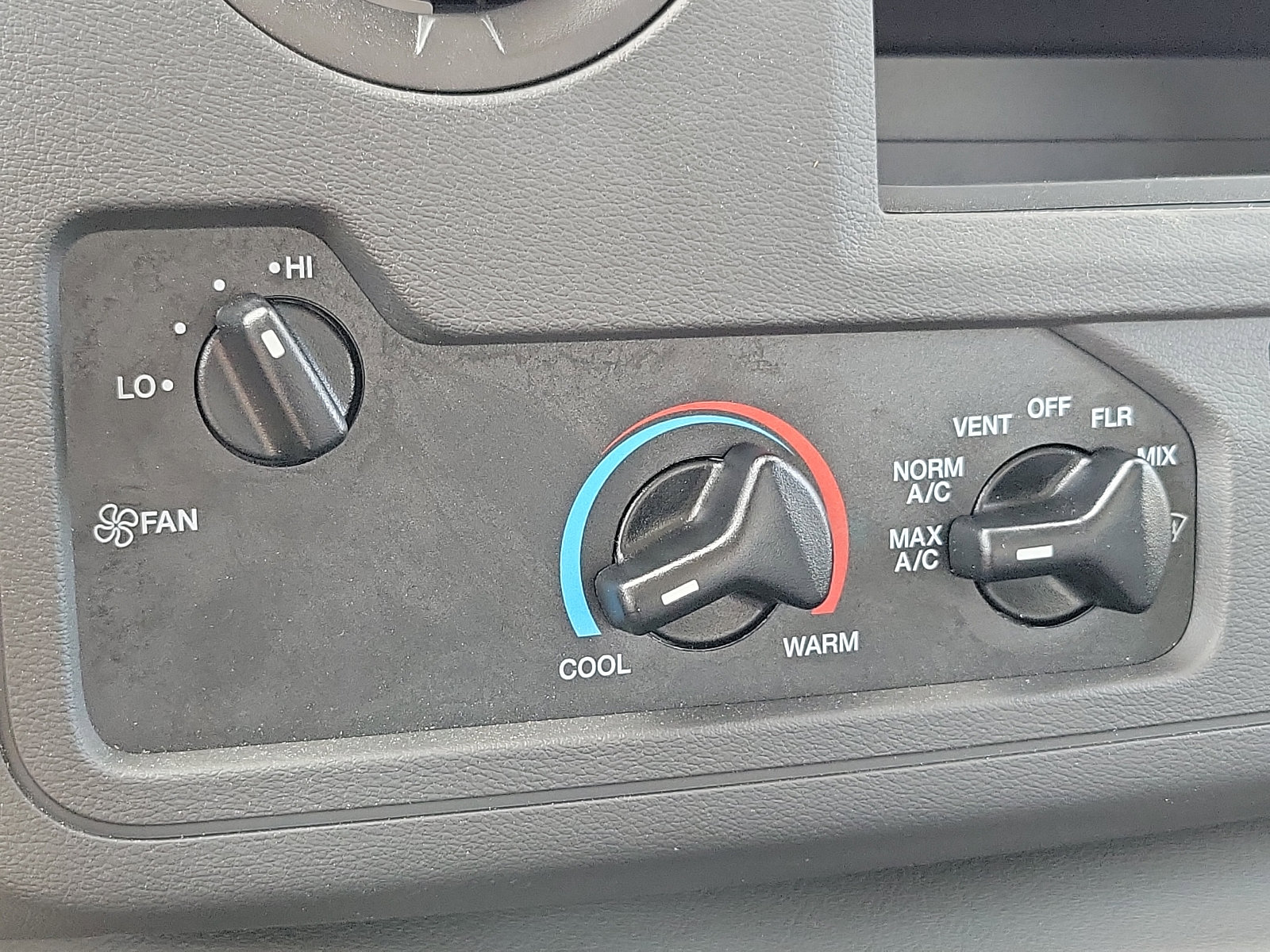 2024 Ford E-350 photo 5
